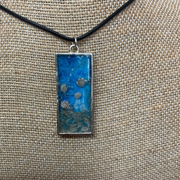Homemade resin beach scene necklace - Picture 2 of 4
